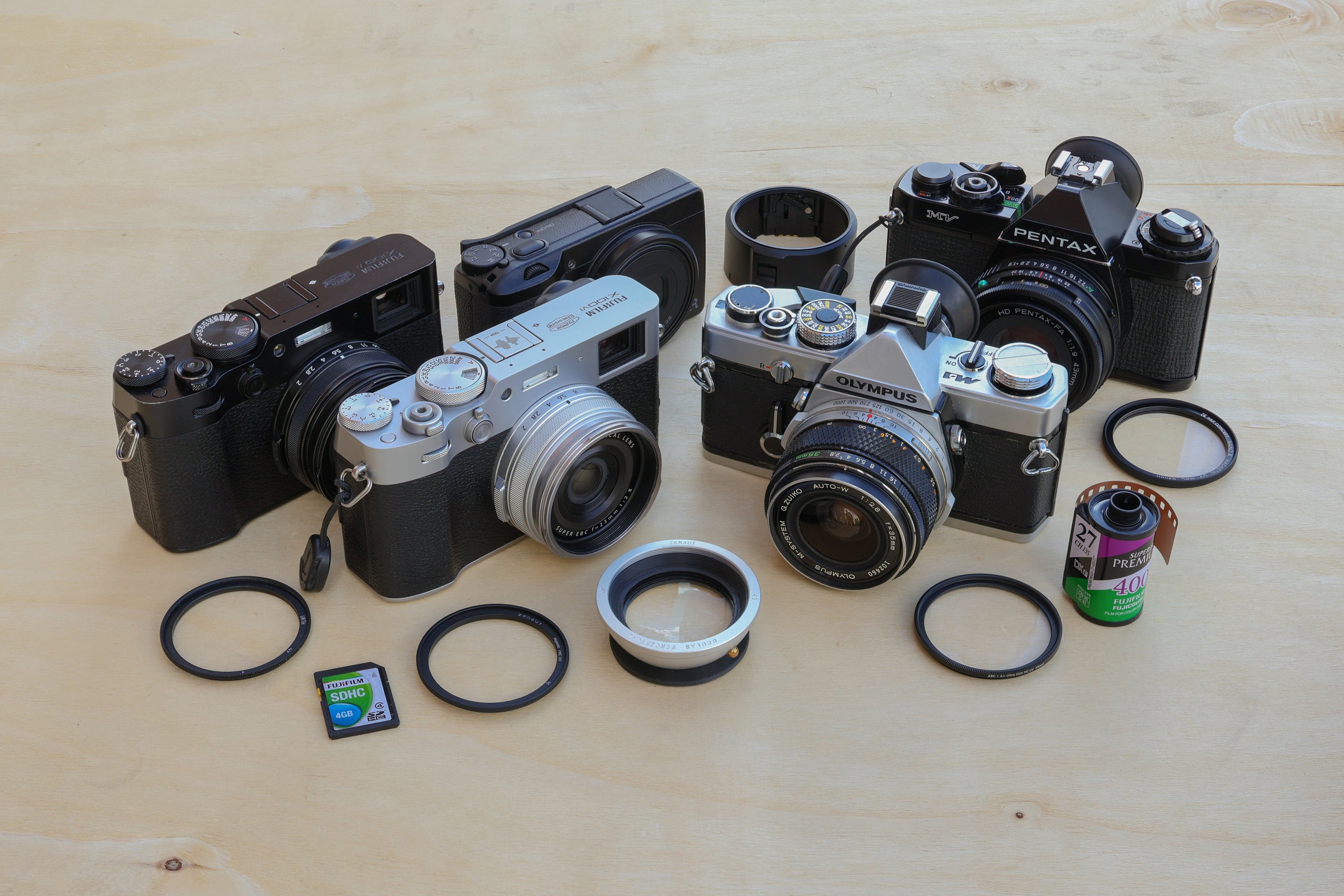 OP7 close-focus conversion lens is compatible with standard Ø49 mm front threads of normal-wide lens, analog and digital. Fujifilm x100VI, Ricoh GR IIIx, Olympus M-1, 35mm f2.8, Pentax 43mm f1.9